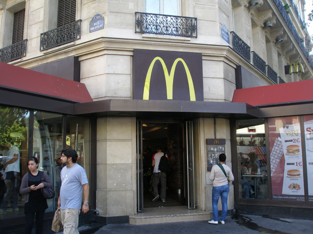 paris SAINT MICHEL mcdonald